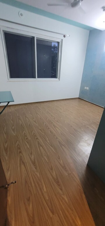 Room in 4 BHK Apartment at Prestige Misty Waters, Hebbal – for Rent