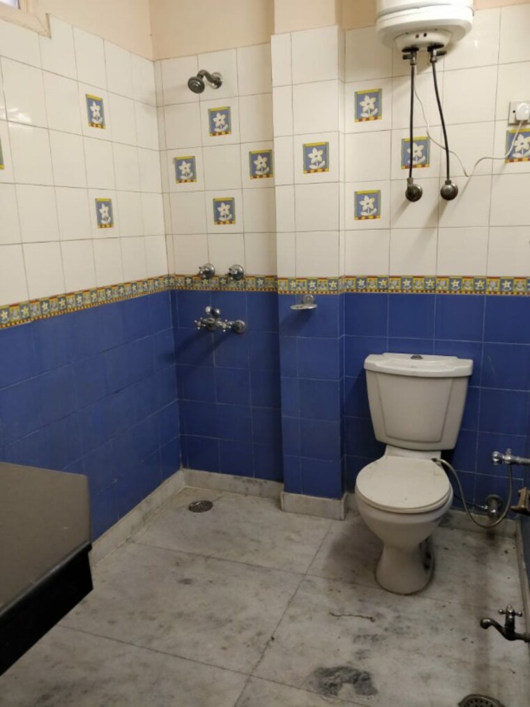 Master Bedroom, defence colony 3 Bedroom 325 Sq.Yd. Builder Floor In Defence Colony Delhi 9506365