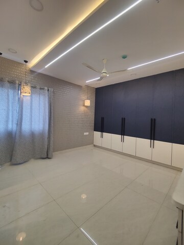 Room in 3 BHK Apartment at Prestige Beverly Hills, Kokapet – for Rent