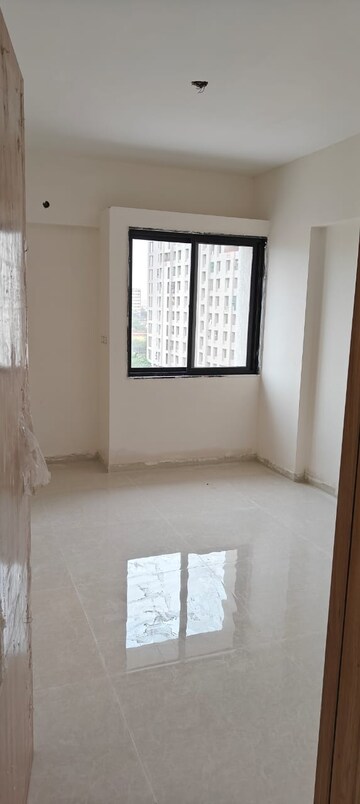 Room in 3 BHK Apartment at Kohinoor Viva Pixel, Dhanori – for Rent