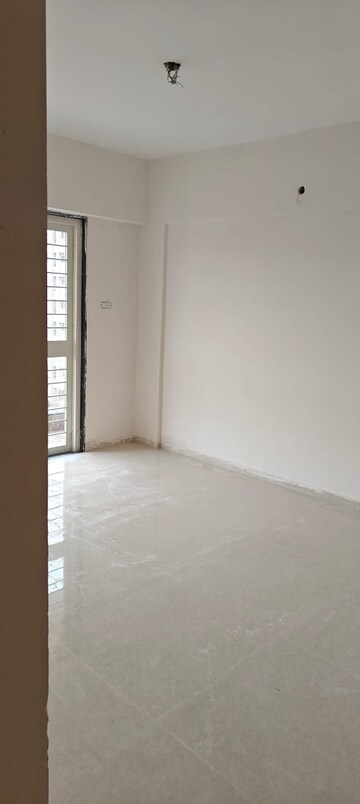 Room in 3 BHK Apartment at Kohinoor Viva Pixel, Dhanori – for Rent