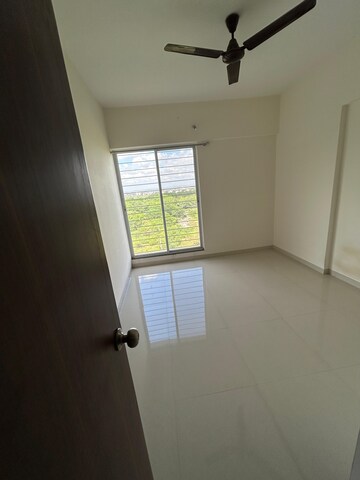 Room in 2 BHK Apartment at Mantra Montana Phase 1, Dhanori – for Rent