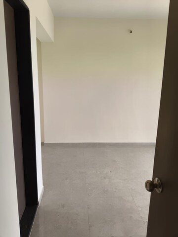 Room in 1 BHK Apartment at Mahavir Kalpavruksha, Ghodbunder Road – for Sale