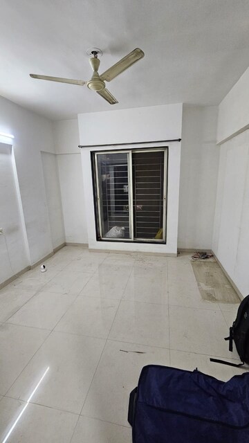 Room in 1 BHK Apartment at Mahaganesh Colony – for Rent