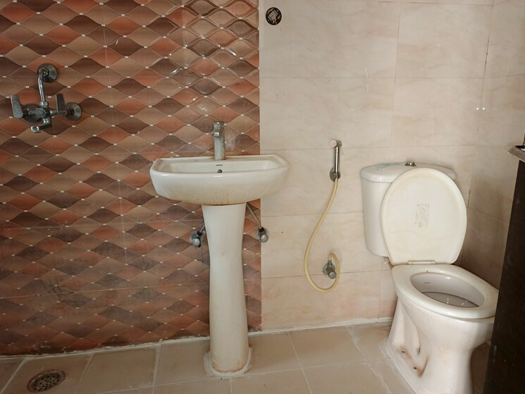 Bathroom, samridhi-grand-avenue 3 Bedroom 1380 Sq.Ft. Apartment In Tech Zone 4 Greater Noida Greater Noida 9506449