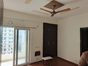 Room in 3 BHK Apartment at Samridhi Grand Avenue, Tech Zone 4 Greater Noida – for Rent