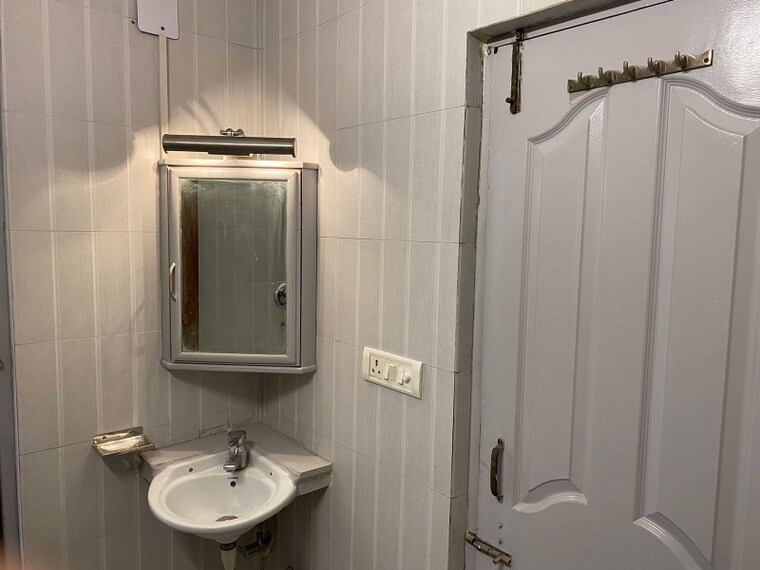 Attached Bathroom, greater kailash i 2 Bedroom 1800 Sq.Ft. Builder Floor In Greater Kailash I Delhi 9506459