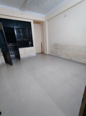 Room in 1 BHK Apartment at Husainganj – for Rent