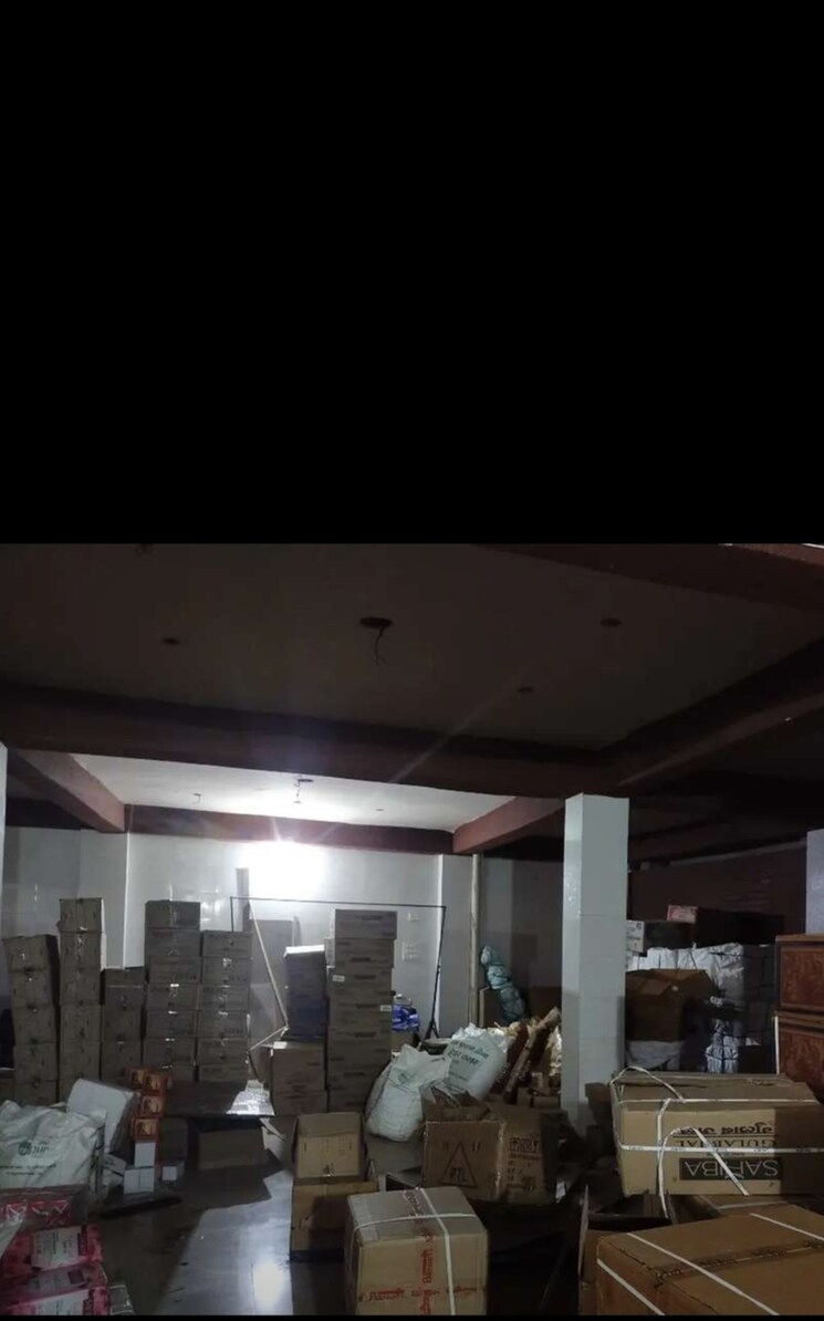 undefined, yahiyaganj Commercial Shop 1300 Sq.Ft. In Yahiyaganj Lucknow 9506492