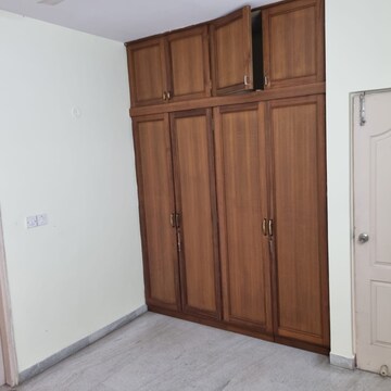 Room in 3 BHK Apartment at Prestige St Johns Wood, Sg Palya – for Rent