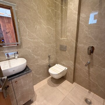 Bathroom in 4 BHK Apartment at Kailash Nath Adishwar Apartment, Pataudi House – for Rent