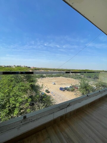 Swimming Pool in 2 BHK Builder Floor at Saket – for Rent