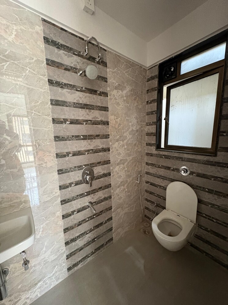 Bathroom, sejal-kajal-apartment 2 Bedroom 575 Sq.Ft. Apartment In Goregaon West Mumbai 9506536