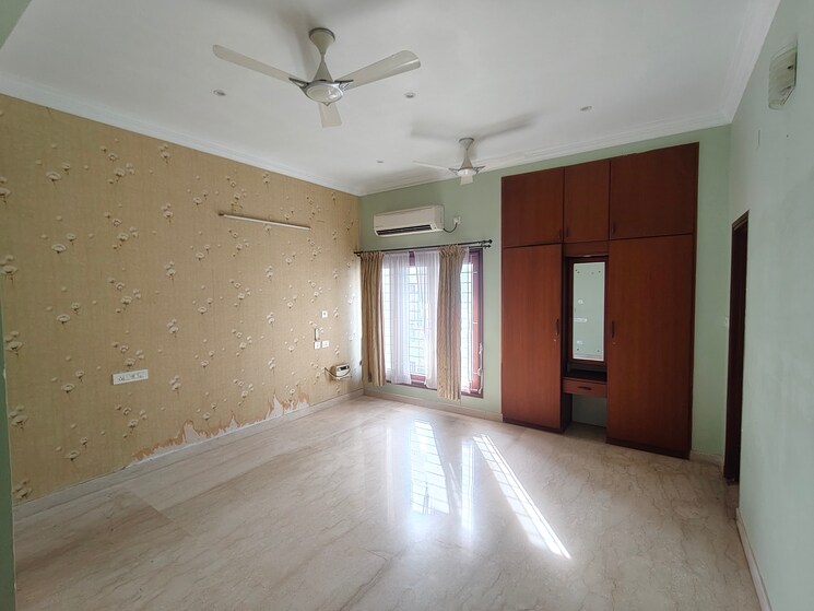 Room, injambakkam 5 Bedroom 10000 Sq.Ft. Independent House In Injambakkam Chennai 9506557