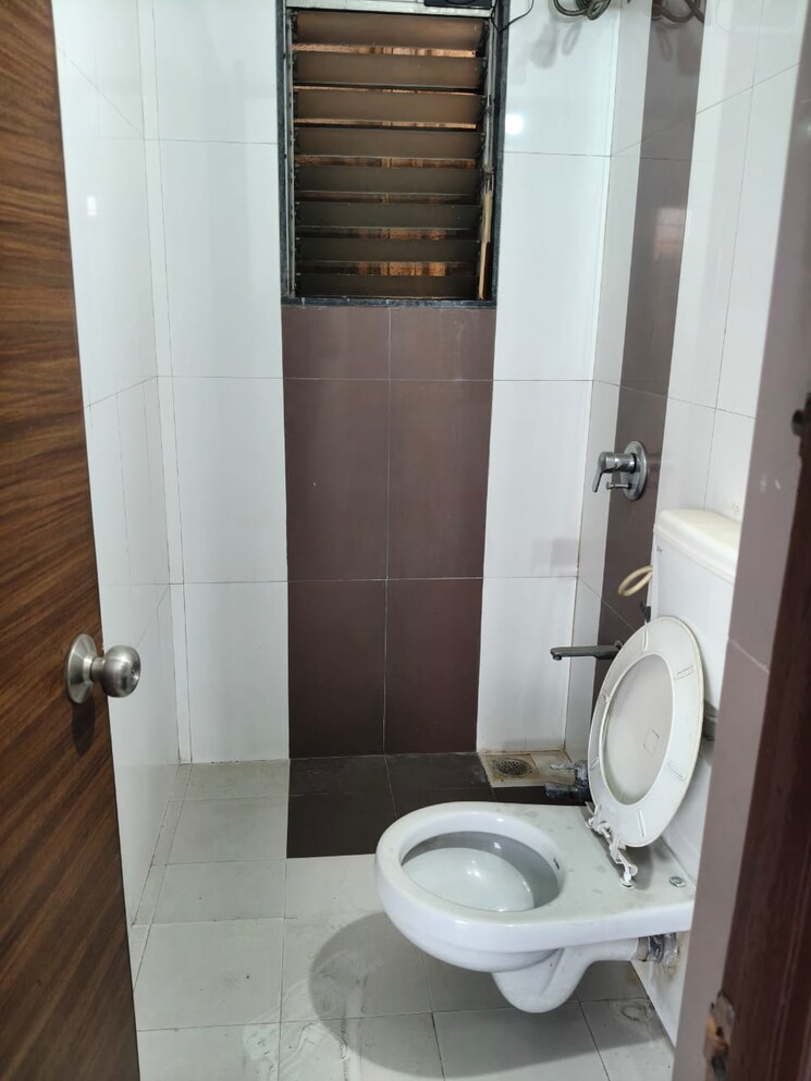 Bathroom, neelsidhi-atlantis 3 Bedroom 1500 Sq.Ft. Apartment In Nerul Navi Mumbai 9506555