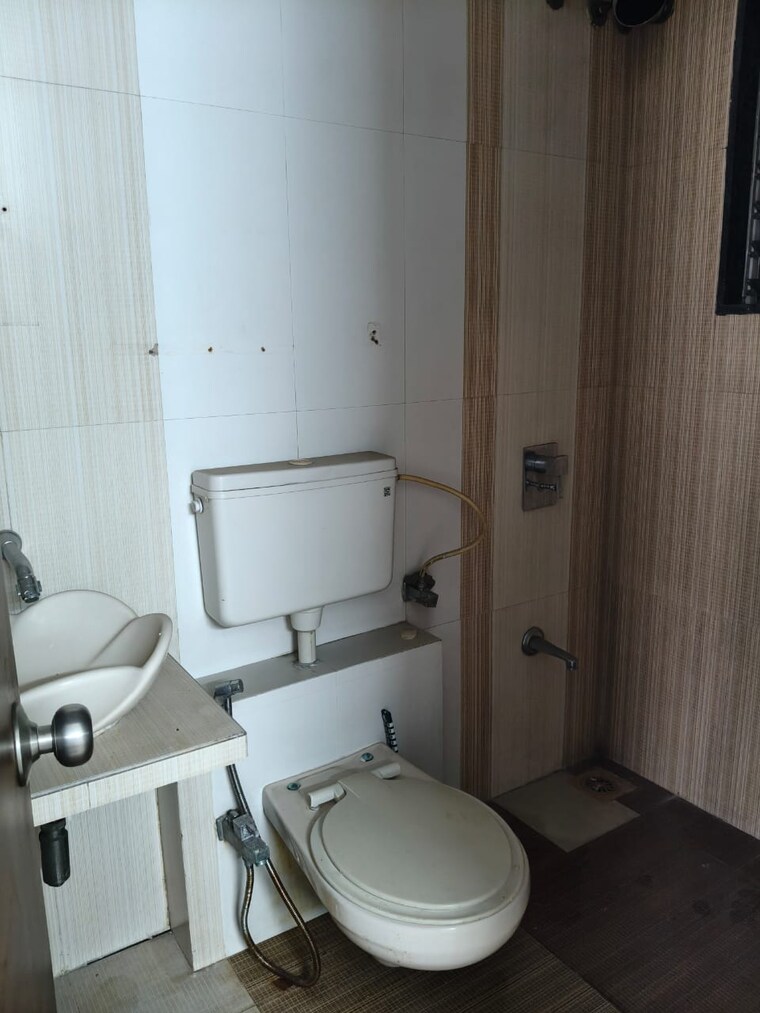 Bathroom, neelsidhi-atlantis 3 Bedroom 1500 Sq.Ft. Apartment In Nerul Navi Mumbai 9506555