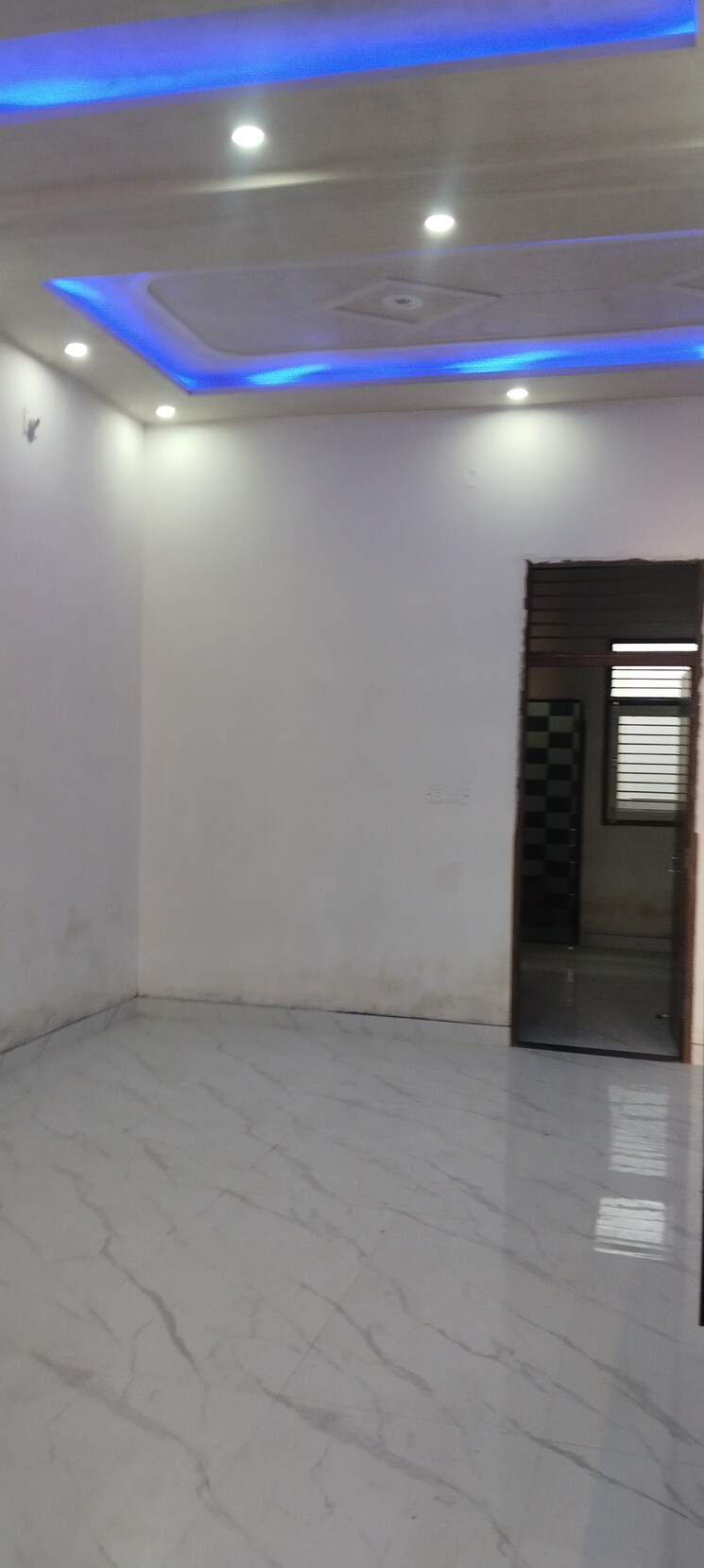 Room, new-friends-colony 3 Bedroom 100 Sq.Yd. Independent House In Sanjay Nagar Ghaziabad 9506560