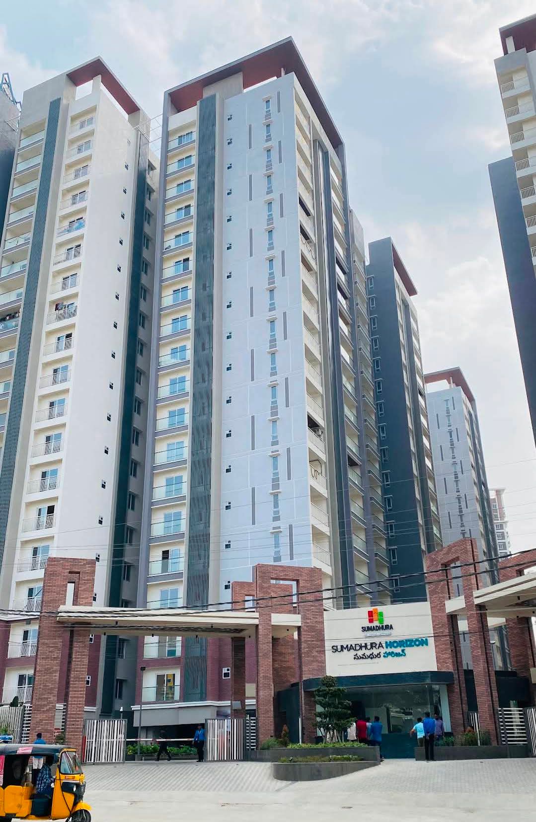 3.5 BHK + Extra Room Apartment For Sale in Sumadhura Horizon