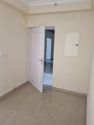 2 BHK Apartment For Rent in Raheja Vedaanta, Sector 108
