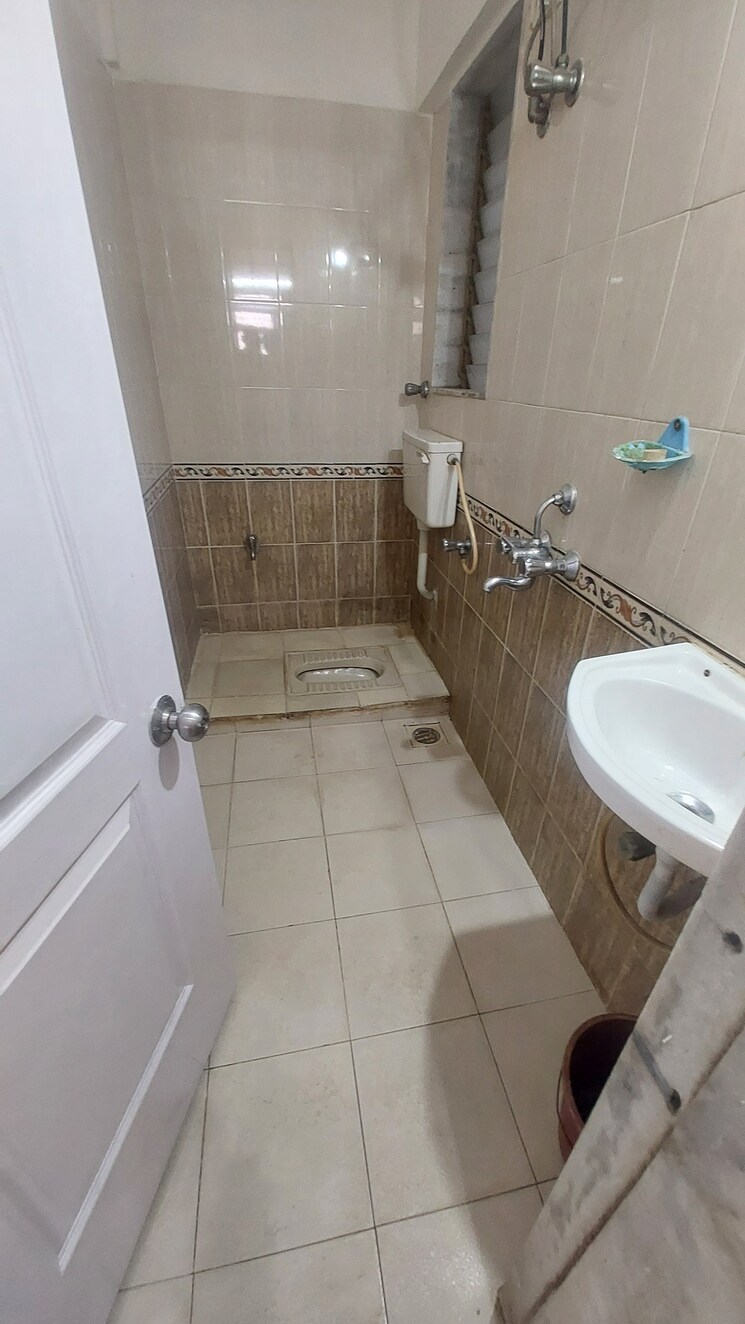 Bathroom, charkop-kesar-chs 2 Bedroom 850 Sq.Ft. Apartment In Kandivali West Mumbai 9506598