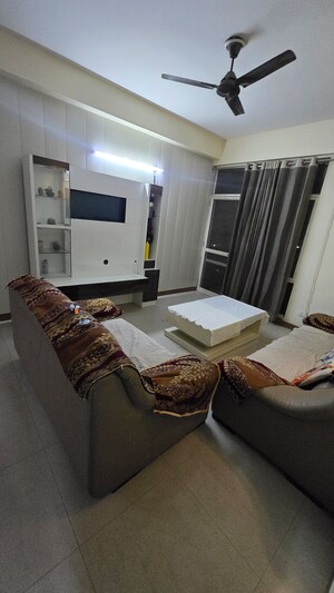 2 BHK Apartment For Rent in Eldeco Green Meadows, Pi Greater Noida