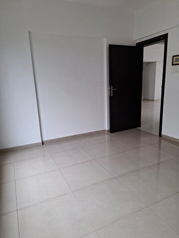 Room in 2 BHK Apartment at Ratan Prestige, Kharadi – for Sale