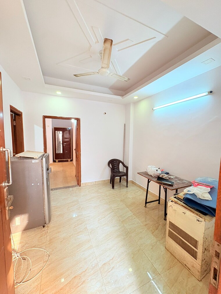 Gym, saket 1 Bedroom 400 Sq.Ft. Builder Floor In Saket Delhi 9506645