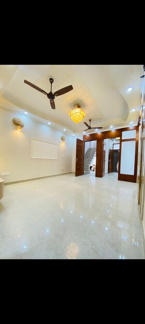 Room in 3 BHK Builder Floor at Maya Homes, Indrapuram – for Sale