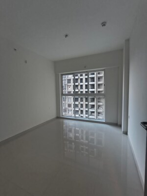 Room in 3 BHK Apartment at Lodha Amara, Kolshet Road – for Sale