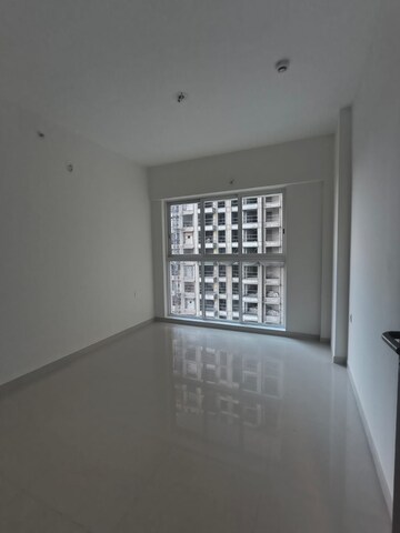 Room in 3 BHK Apartment at Lodha Amara, Kolshet Road – for Sale