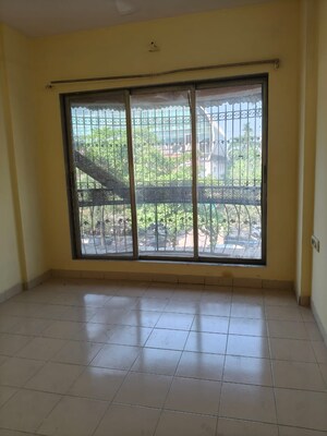 Room in 2 BHK Apartment at Safal Park, Nerul – for Rent