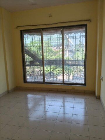 Room in 2 BHK Apartment at Safal Park, Nerul – for Rent