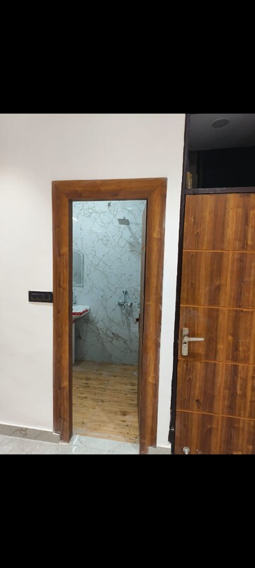 Furnished Amenities in 2 BHK Builder Floor at Maya Homes, Indrapuram – for Sale