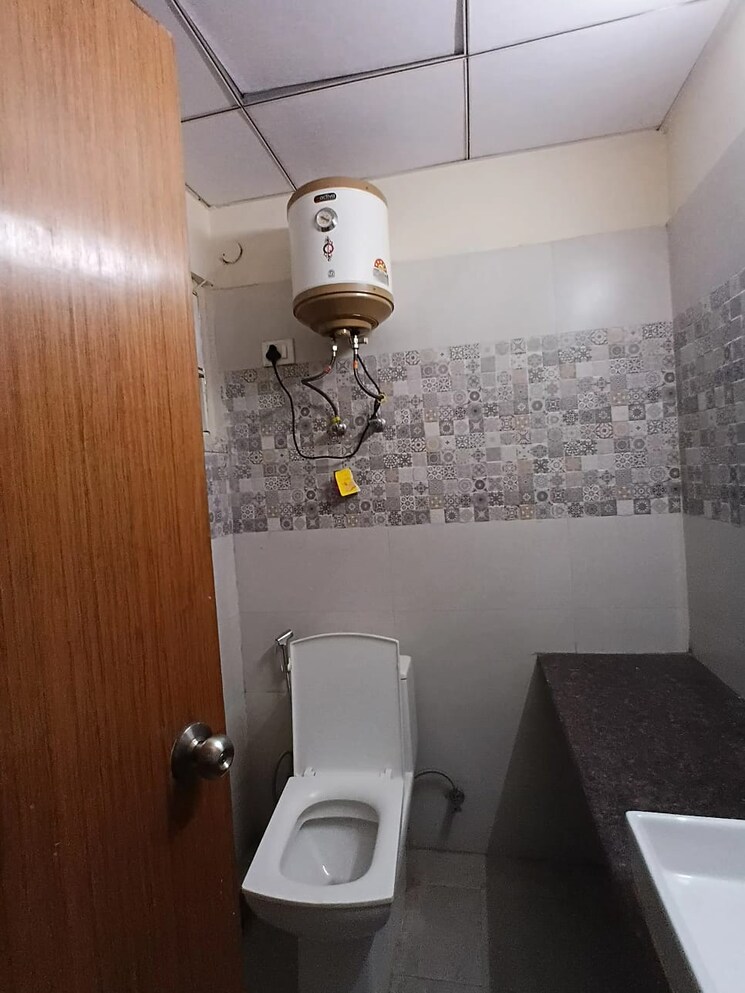 Bathroom, paramount-golfforeste 1 Bedroom 435 Sq.Ft. Apartment In Zeta I Greater Noida Greater Noida 9506705