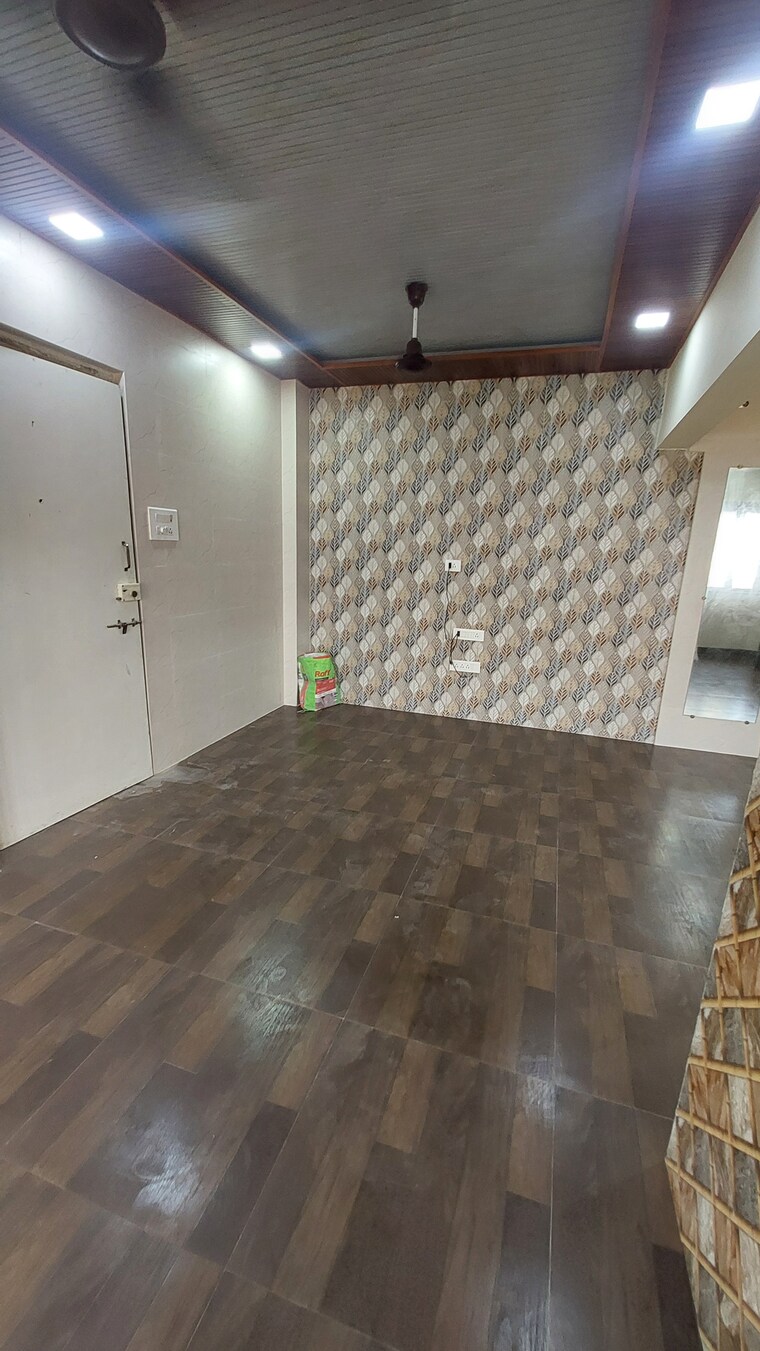 Room, kandivali west 1 Bedroom 590 Sq.Ft. Apartment In Kandivali West Mumbai 9506772