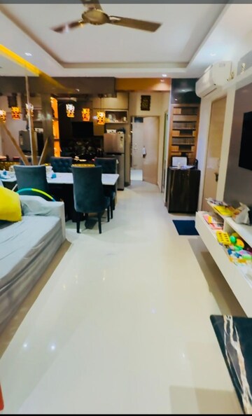 Team Area in 2 BHK Apartment at Suncity Avenue 102, Sector 102 – for Sale