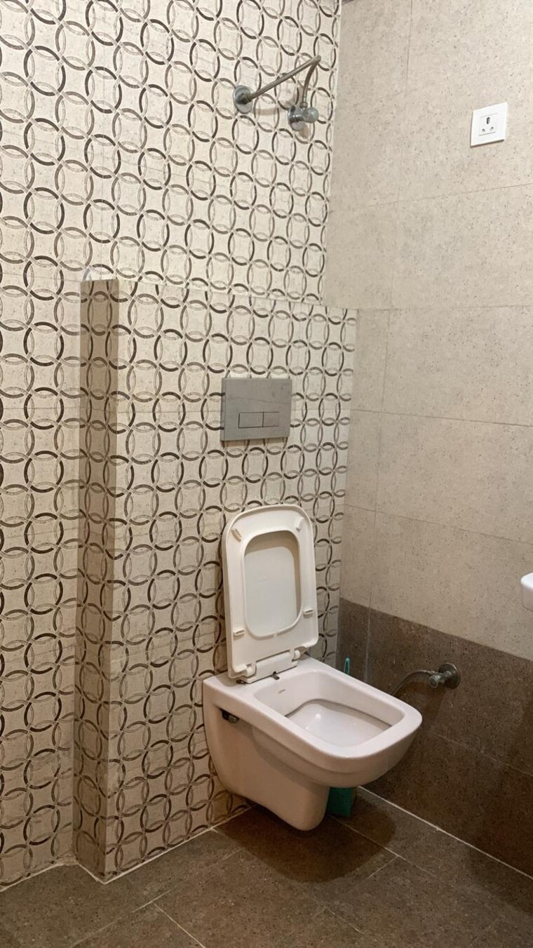 Bathroom, pir machalla 3 Bedroom 1080 Sq.Ft. Apartment In Pir Machalla Zirakpur 9506878