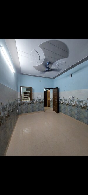 Room in 1 BHK Apartment at Shanti Bhawan, Sarita Vihar – for Rent