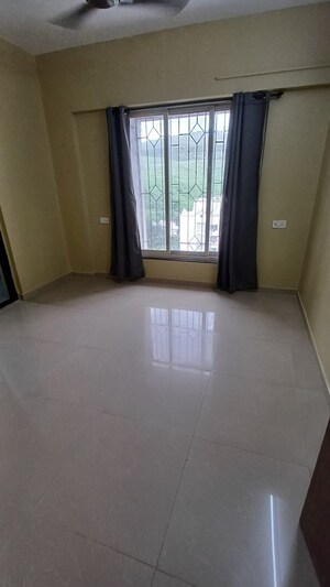 Room in 2 BHK Apartment at Group Seven Rushi Heights, Goregaon East – for Rent
