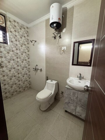 Bathroom in 1 BHK Builder Floor at Sector 33 – for Rent
