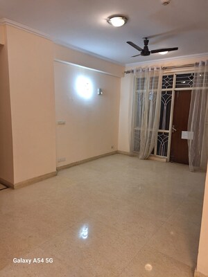 Room in 3.5 BHK Apartment at Parsvnath Green Ville, Sector 48 – for Sale