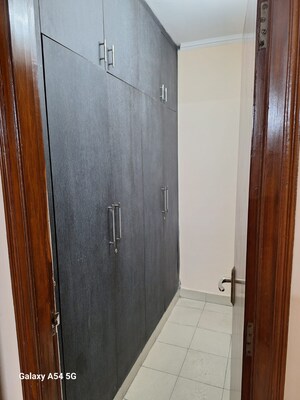 Bathroom in 3.5 BHK Apartment at Parsvnath Green Ville, Sector 48 – for Sale