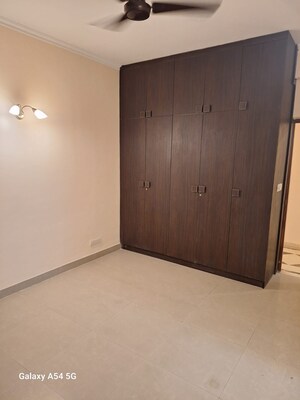 Room in 3.5 BHK Apartment at Parsvnath Green Ville, Sector 48 – for Sale