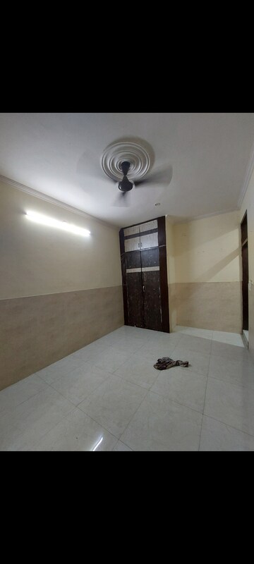 Room in 1 BHK Apartment at Shanti Bhawan, Sarita Vihar – for Rent