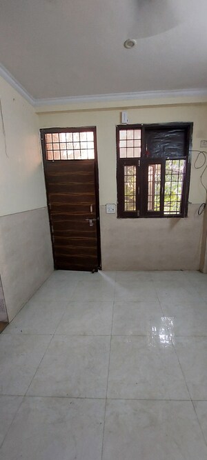 Room in 1 BHK Apartment at Shanti Bhawan, Sarita Vihar – for Rent