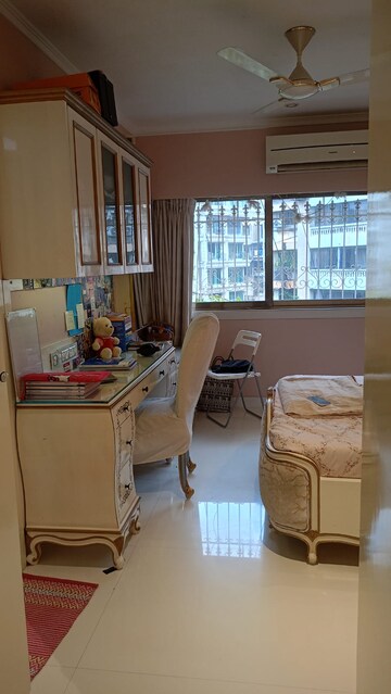 Team Area in 4 BHK Apartment at SKG 259 Park Crest, Khar West – for Sale