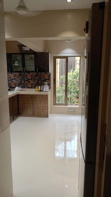 Room in 4 BHK Apartment at SKG 259 Park Crest, Khar West – for Sale