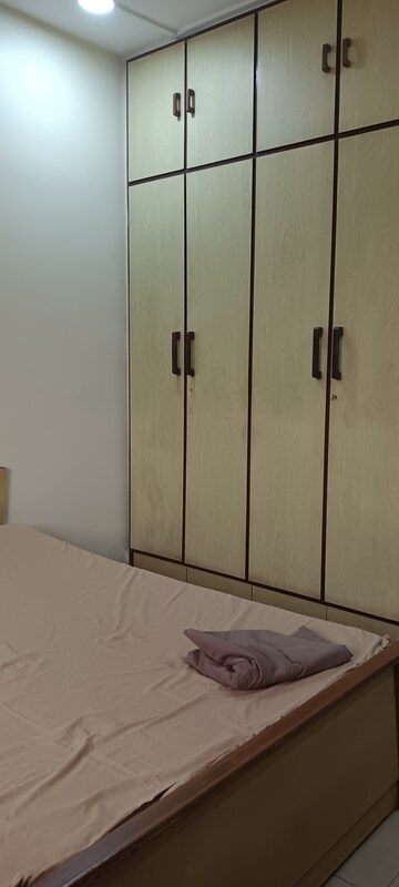 Room in 1 BHK Apartment at Nutan Abhishek, Andheri West – for Rent