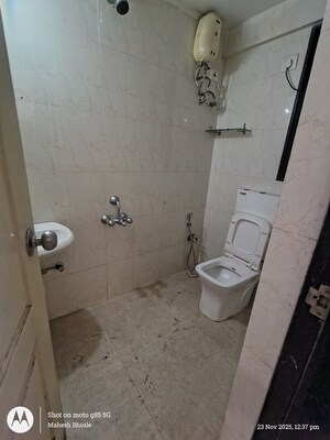 Bathroom in 2 BHK Apartment at Shapoorji Pallonji Sarova, Kandivali East – for Sale