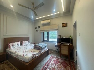 Bedroom in 4 BHK Apartment at Bapu Nagar – for Rent